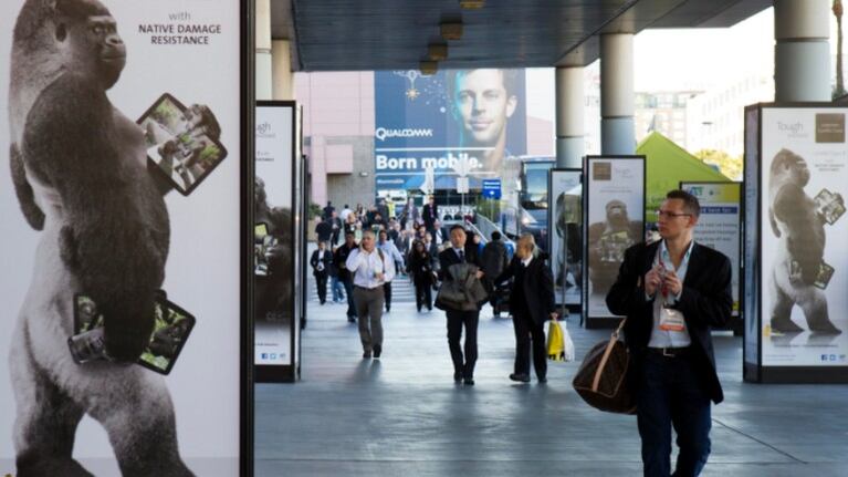 Corning extiende sus cristales Gorilla Glass a las cámaras de los móviles, Foto: Reuter.