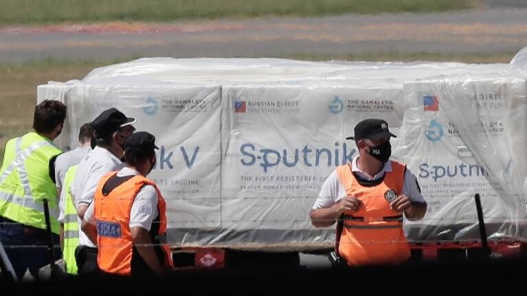 Coronavirus: Aerolíneas Argentinas tiene fecha para buscar 300 mil dosis más de la Sputnik V