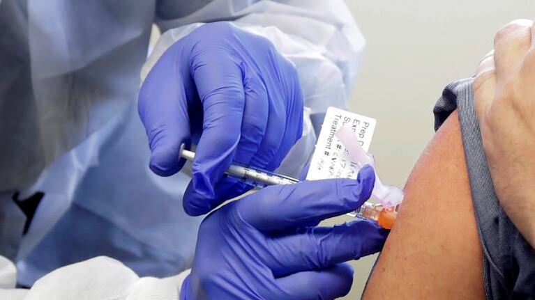 Coronavirus: Amenaza de bomba en una planta de Gales detiene la producción de vacunas de AstraZeneca