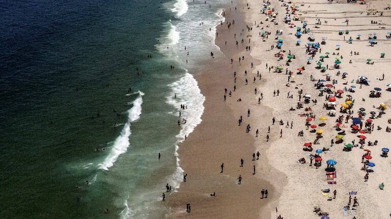 Coronavirus: Bolsonaro propone ir a las playas. Foto: EFE.