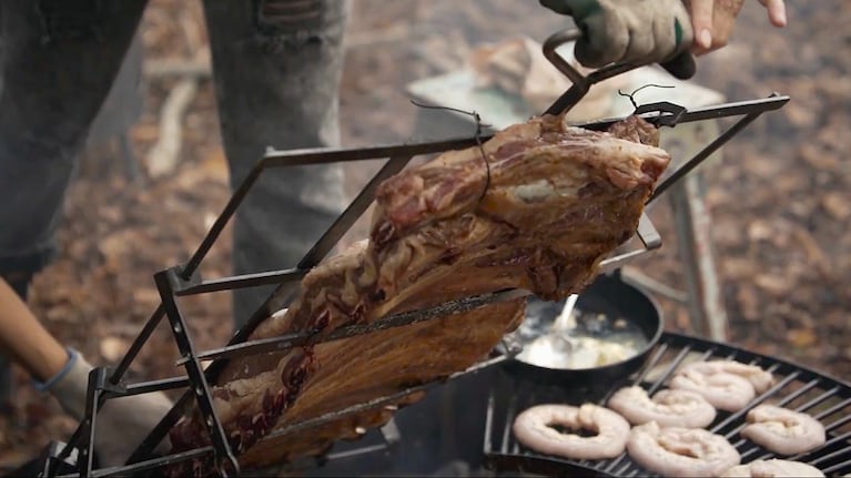 Costillar a la cruz, una receta gaucha con tinte campestre. Foto: Cucinare TV