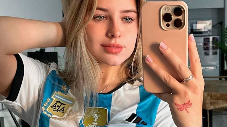 Coti Romero lució la camiseta de la Selección Argentina con un explosivo look y estalló Instagram