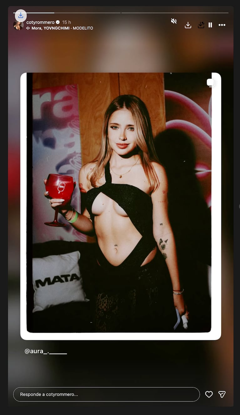 Coty Romero apostó por un jugado look con escote underboob y encendió las redes. Crédito: Instagram