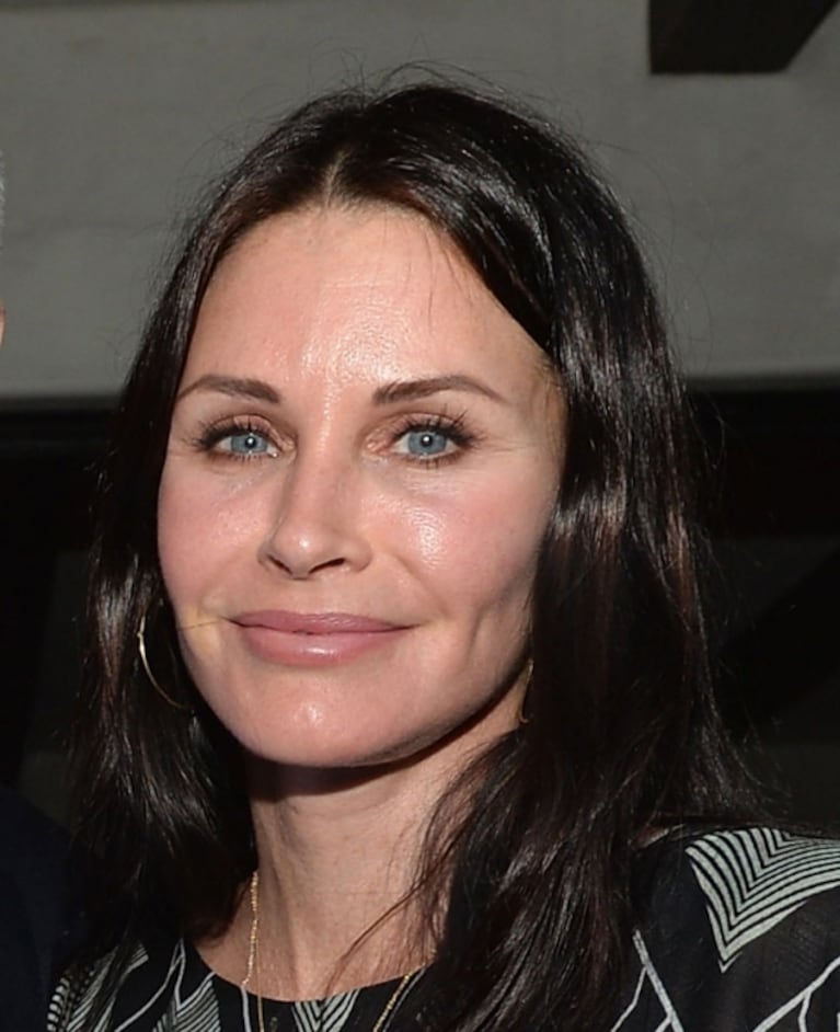 Courteney Cox, arrepentida de sus retoques faciales: "Me disolvieron los implantes de relleno" 