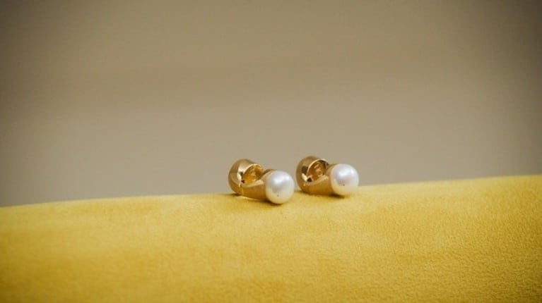 Crean unos aros de perlas con auriculares incorporados, Nova H1. Foto: DPA.