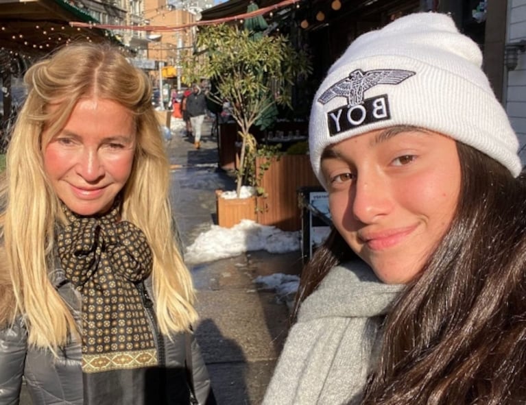 Cris Morena junto a su nieta y la hija de Agustina Cherri y Gastón Pauls en Nueva York