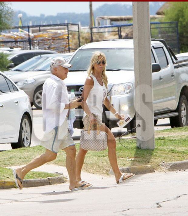 Cris Morena lució su súper silueta en las playas de Punta del Este (Fotos: Caras). 