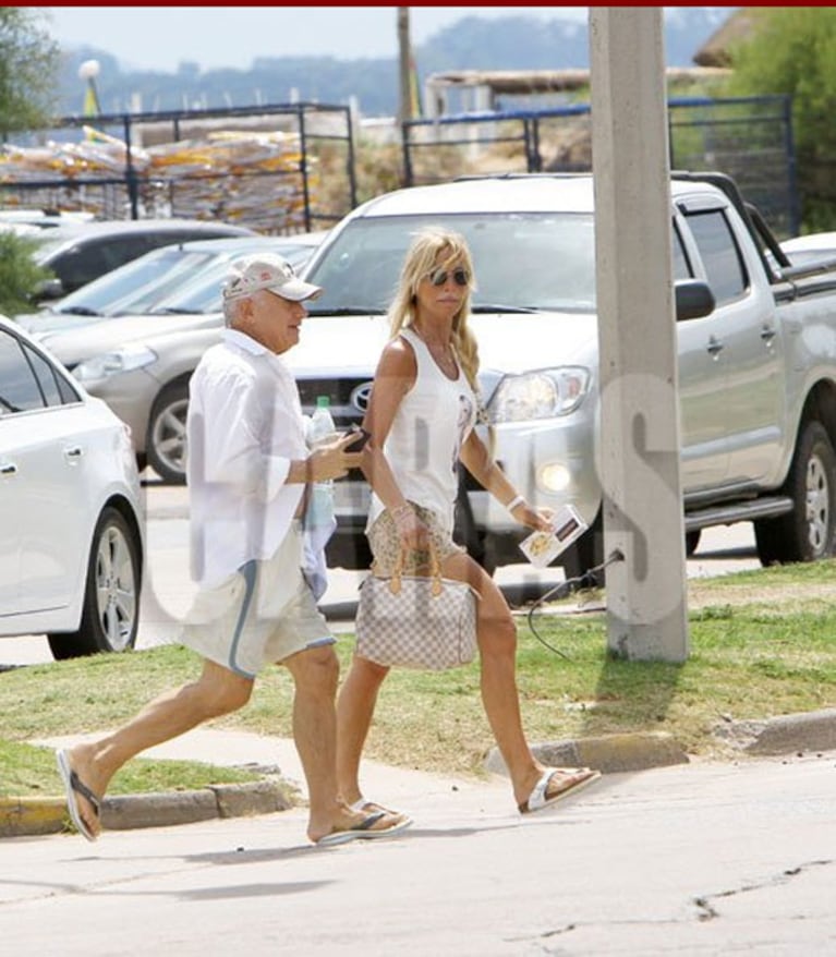 Cris Morena lució su súper silueta en las playas de Punta del Este (Fotos: Caras). 