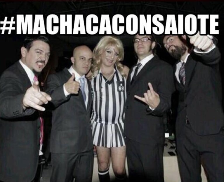Cristian Castro: primero la “tanga loca” y ahora se vistió de porrista. (@Genitallicamx)