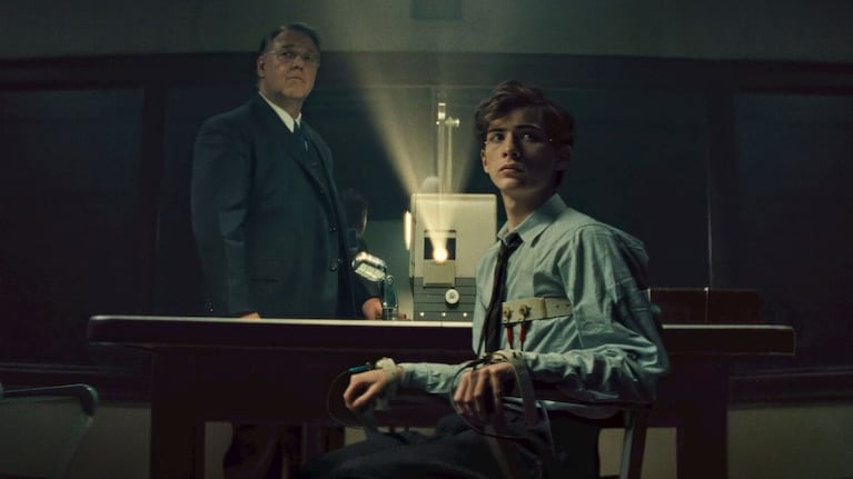Crowe interpreta a Henry Murray, psicólogo de Harvard que realizó investigaciones sobre la personalidad y el estrés. Kaczynski participó durante sus años universitarios en uno de sus controvertidos programas.