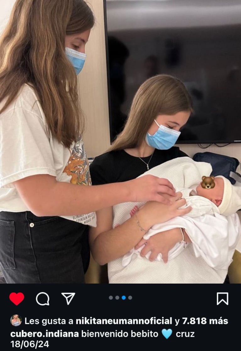 Cruz Urcera con sus hermanas (Foto: Instagram).