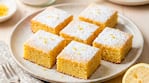 Cuadraditos de limón fáciles y rápidos: la receta húmeda y deliciosa (Foto IA)