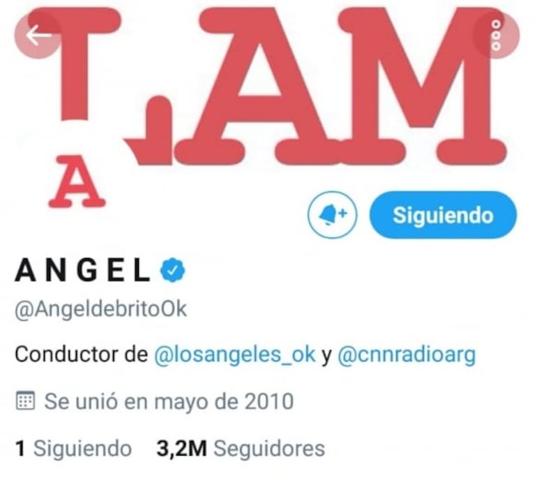 ¿Cuál es la única cuenta que sigue Ángel de Brito en Twitter?