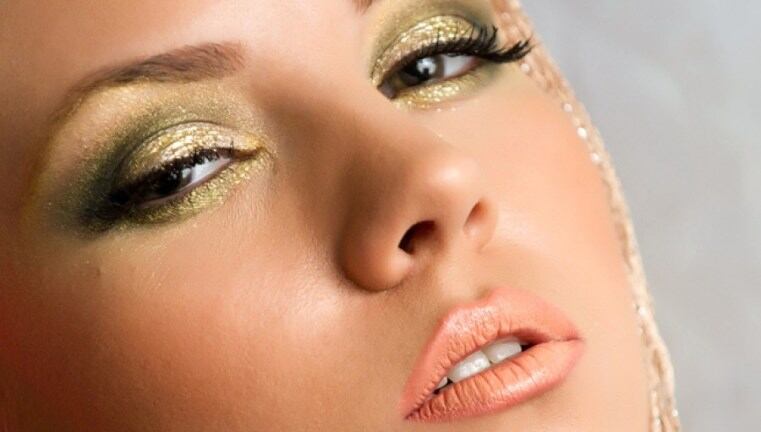 ¿Cuáles son los mejores tonos para llevar un maquillaje metalizado?