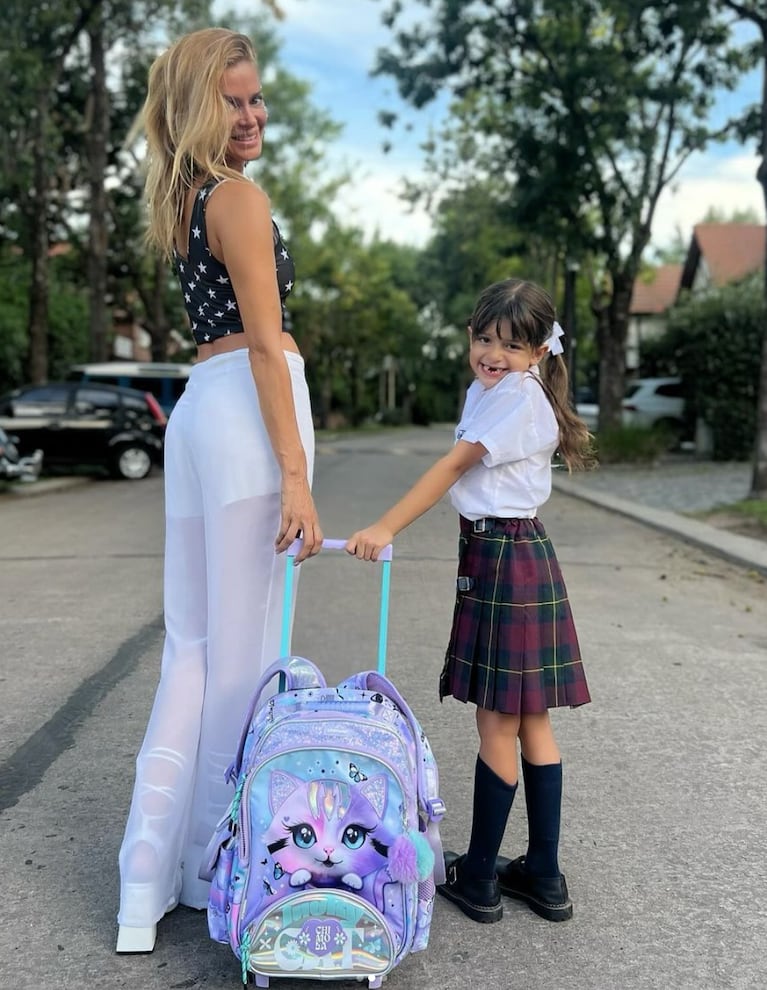 Cuánto cuestan las mochilas que los hijos de Vanina Escudero llevan a la escuela
