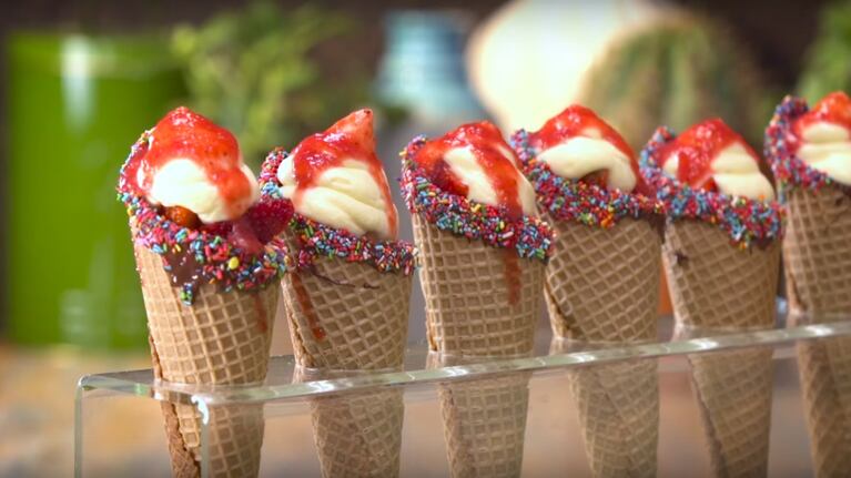 Cucuruchos imperdibles: con frutillas y crema para un abrazo dulce e irresistible