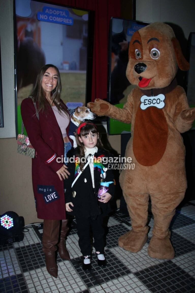 Cumbre de famosos en el cine junto a sus mascotas: Carmen, Moria, Camila Homs y Alex Caniggia con Melody Luz dijeron presente