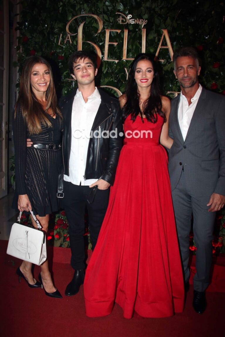 Cumbre de famosos en el estreno de La Bella y la Bestia, el musical que protagoniza Oriana Sabatini