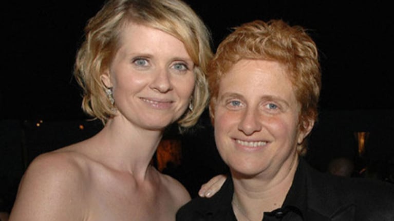 Cynthia Nixon con su pareja (Foto: Web)