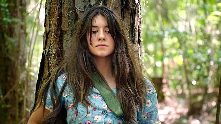 Daisy Edgar-Jones interpreta a Kya Clark en 'La chica salvaje', la película de Netflix.