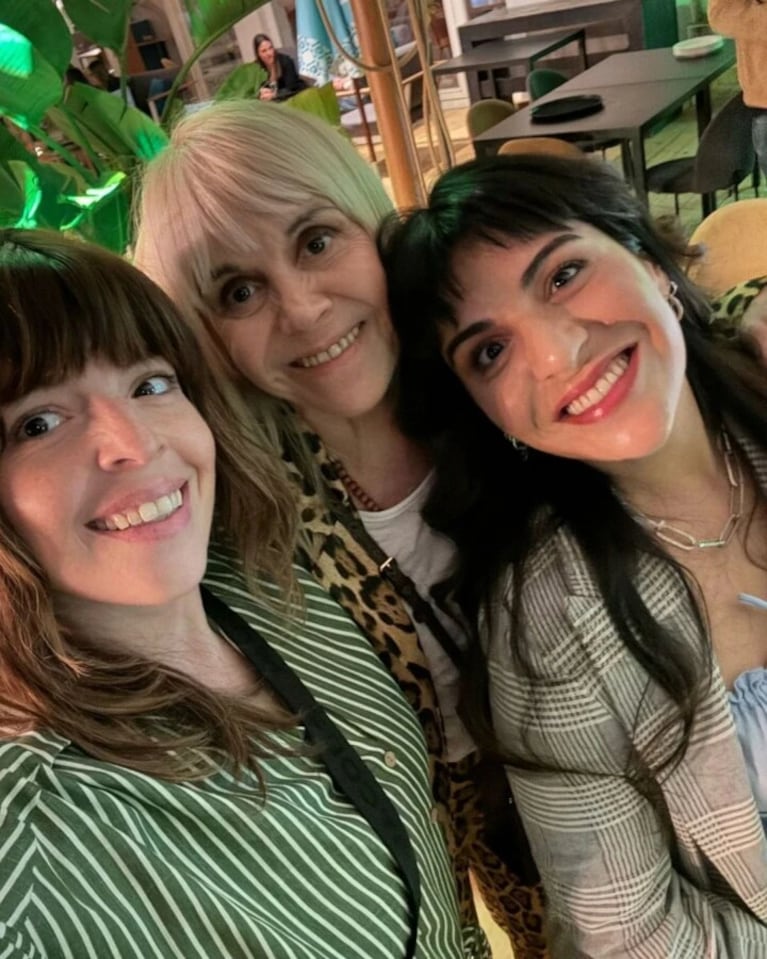Dalma con su hermana Gianinna y su mamá Claudia. Crédito: Instagram