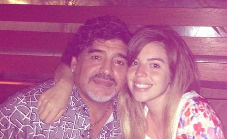 Dalma Maradona subió esta imagen junto a su papá en Dubai (Foto: Twitter). 