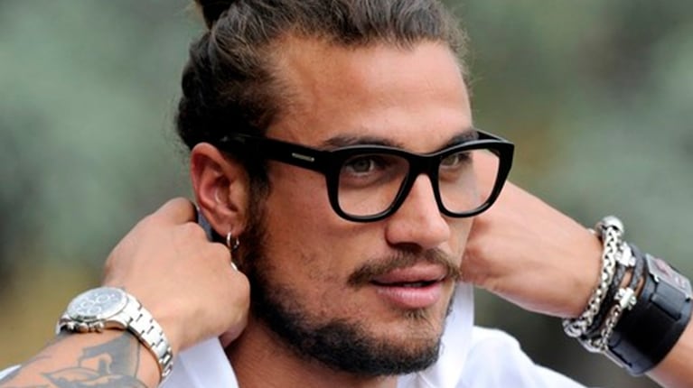 Daniel Osvaldo, muy cerquita de una bellísima mujer italiana.