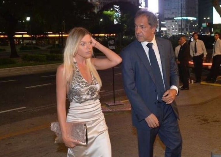 Daniel Scioli y Gisela Berger, reconciliados luego del escándalo: fueron vistos en un vuelo de Cerdeña a Roma