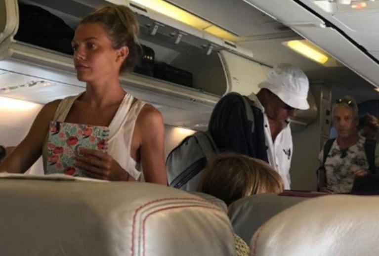 Daniel Scioli y Gisela Berger, reconciliados luego del escándalo: fueron vistos en un vuelo de Cerdeña a Roma