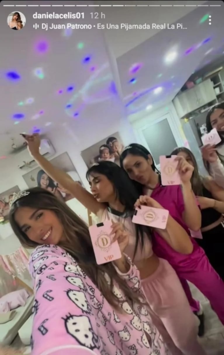 Daniela Celis celebró su cumpleaños con una pijamada rosa. Credito: Instagram/@danielacelis1