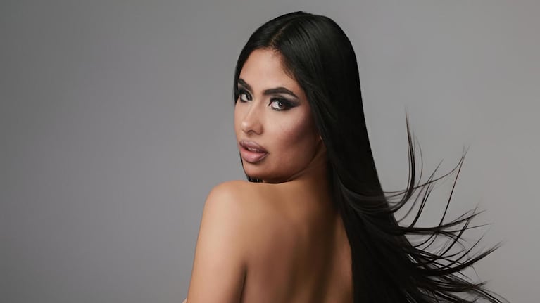 Daniela Celis hizo topless en las redes