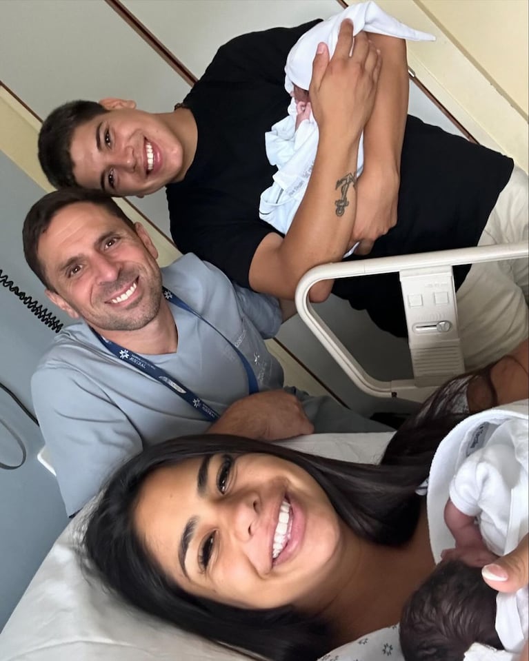 Daniela Celis, Thiago Medina y las gemelas (Instagram)