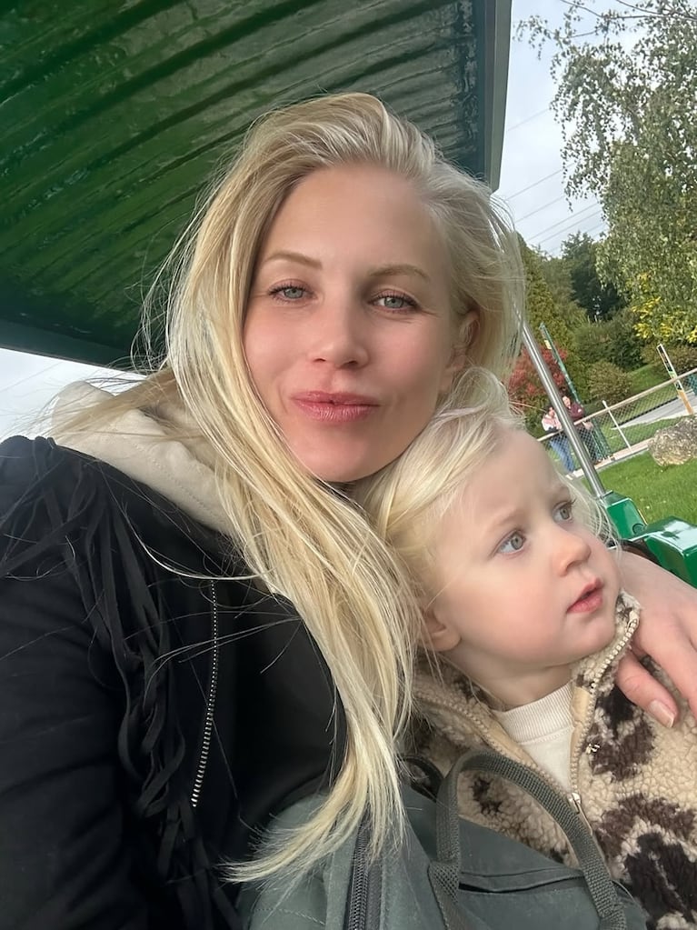Daniela Christiansson y Elle, la familia de Maxi López.