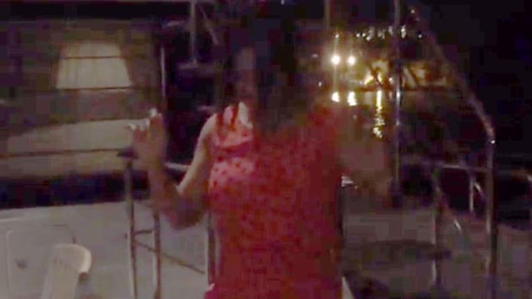 Daniella Semaan bailando cumbia por primera vez. (Foto: Instagram)