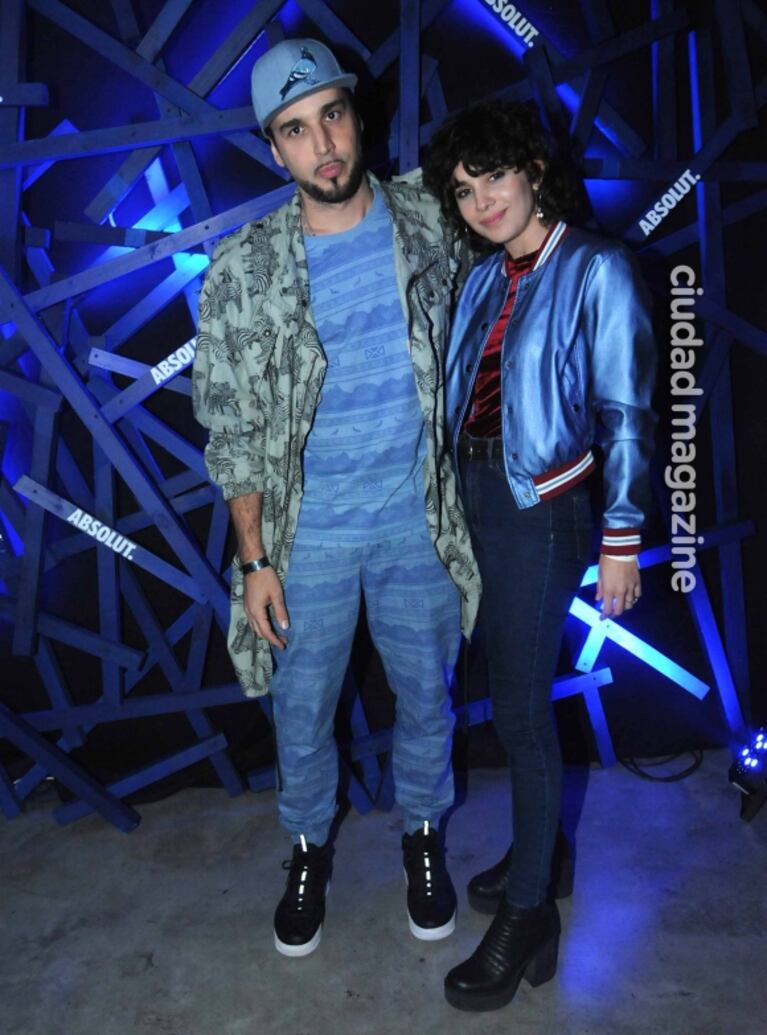 Dante Spinetta, súper cómplice con una bella actriz en un evento