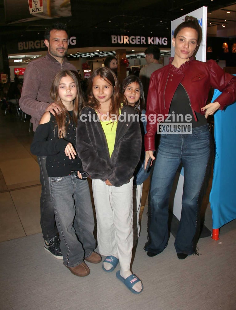 Darío Cvitanich, Ivana Figueiras y las hijas de ambos (Foto: Movilpress)