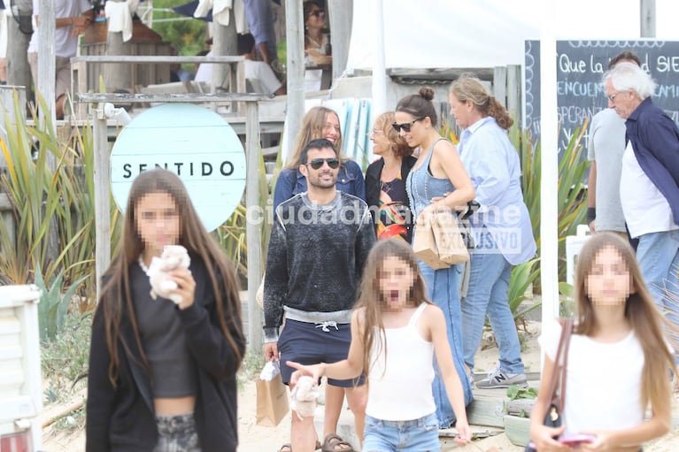 Darío CVitanich, Ivana Figueiras y su familia. Foto: RS Fotos