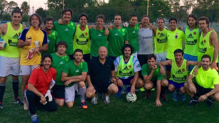 David Bisbal, Luciano Pereyra, el Turco Naim y Horvilleur en un picadito (Foto: Twitter).