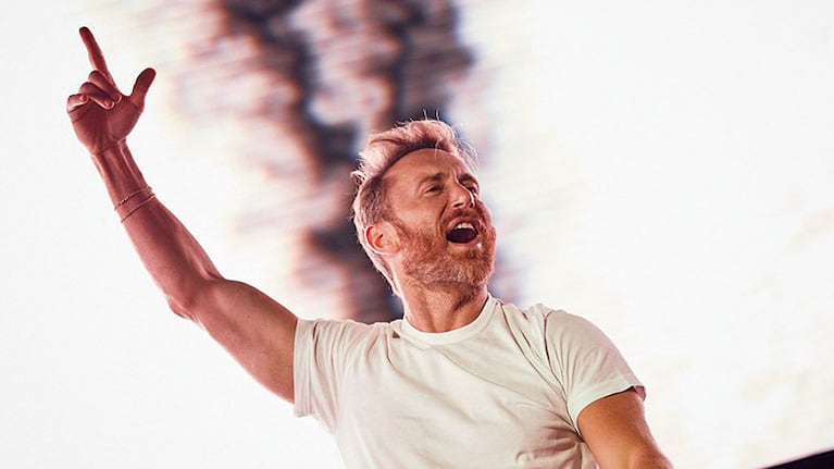 David Guetta despide el año con un show benéfico por streaming desde el Louvre
