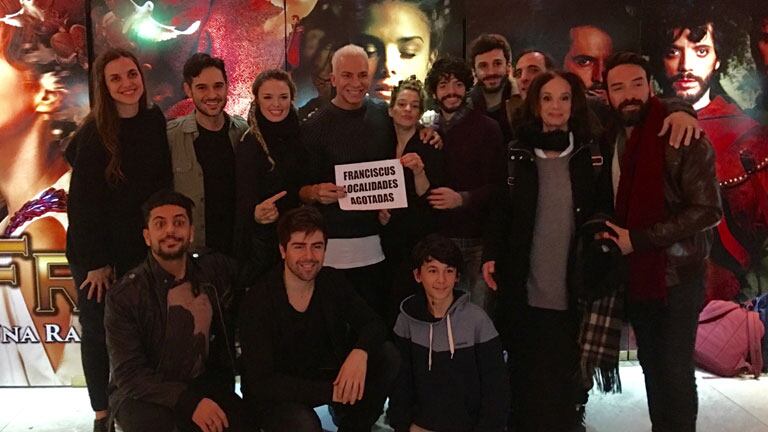 ¡De festejo! Flavio Mendoza celebró el éxito de Franciscus con localidades agotadas.