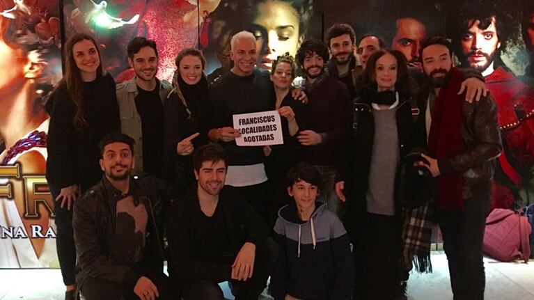 ¡De festejo! Flavio Mendoza celebró el éxito de Franciscus con localidades agotadas.