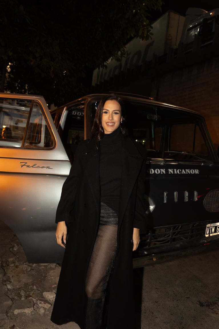 De Marcela Kloosterboer a Benja Amadeo y Minerva Casero: los looks de los famosos en un evento exclusivo