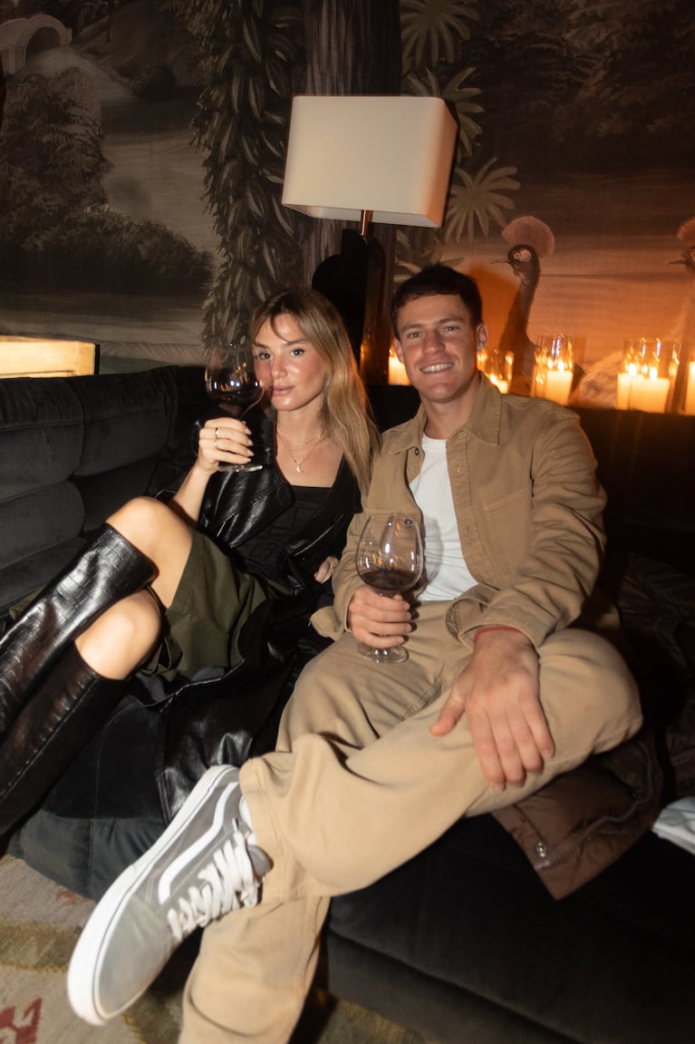 De Marcela Kloosterboer a Benja Amadeo y Minerva Casero: los looks de los famosos en un evento exclusivo