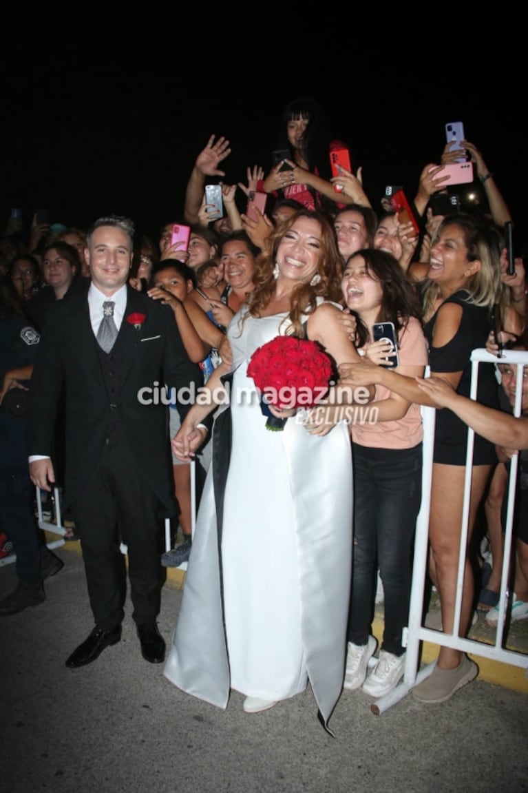 De Mirtha Legrand a Luciana Salazar, Karina La Princesita y Jesica Cirio, que fue sola: el look de los famosos en la boda de Lizy Tagliani