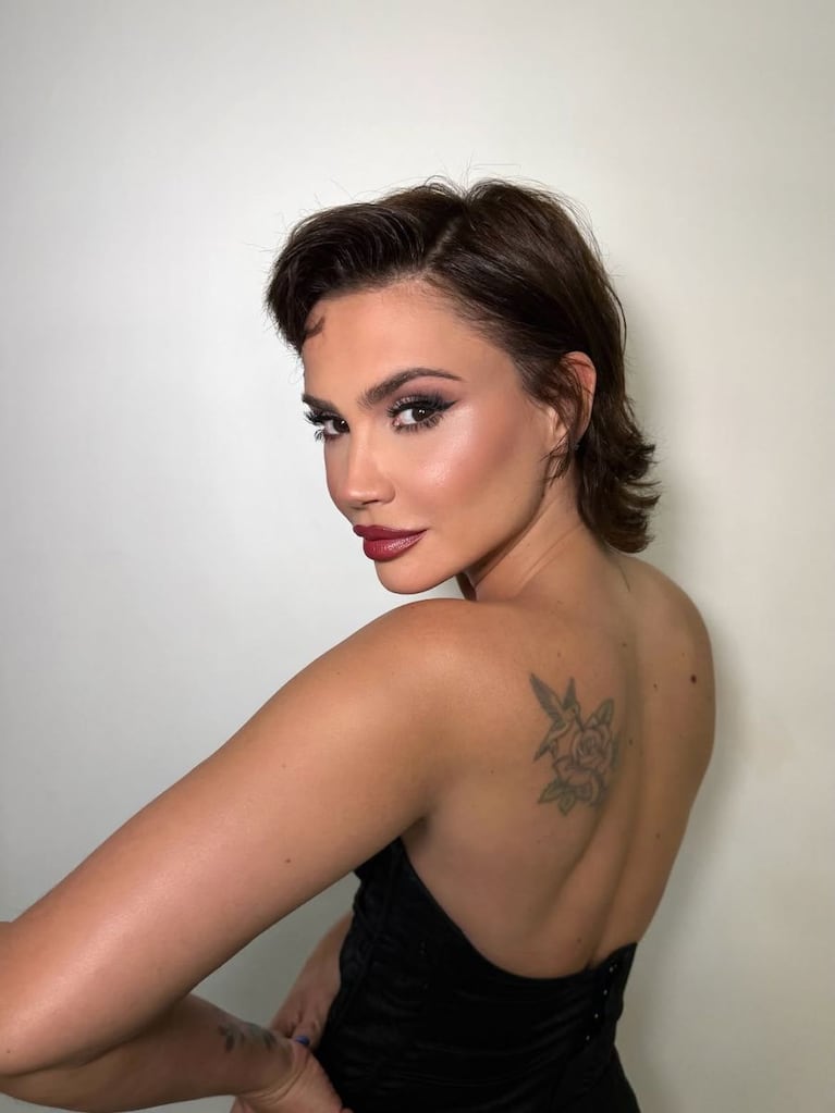 De perfil, Celeste Cid lució el corte pixie que ya había usado años atrás.
Fuente: Instagram @celestecid