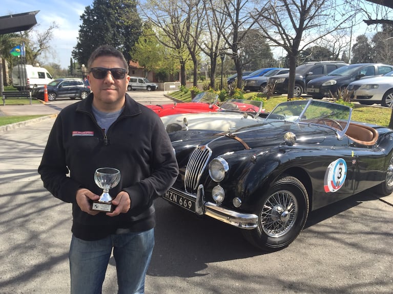 ¡De ShowMatch a las pistas! El Doctor Labonia, segundo en una carrera de coches de marca