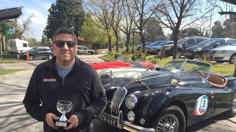 ¡De ShowMatch a las pistas! El Doctor Labonia, segundo en una carrera de coches de marca