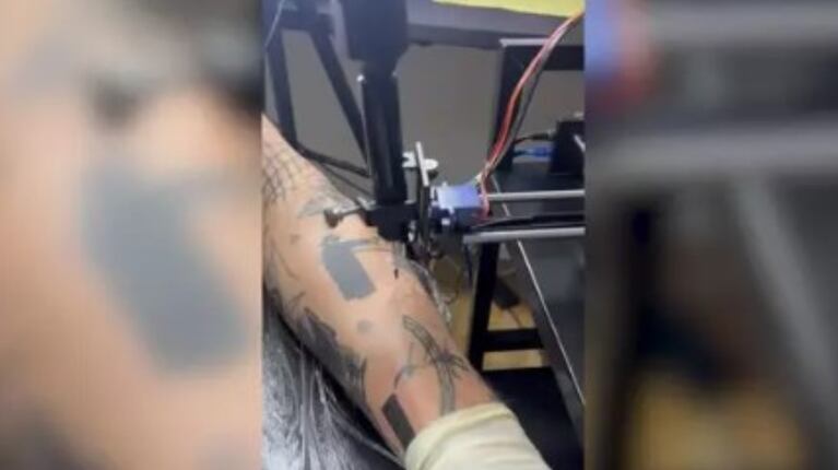 De un trazador de lápiz a una pistola de tatuar automática 