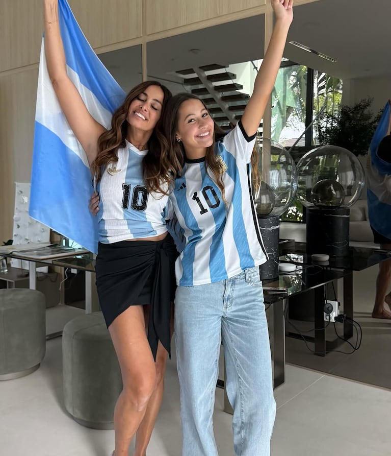Debora Bello con su hija Nina. Foto: Instagram bellodeb