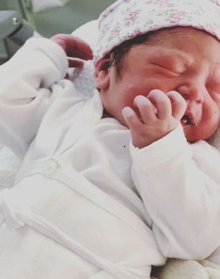 Débora D'Amato compartió el tierno video de su hija Lola, conociendo a su hermanita recién nacida
